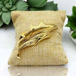 Vintage Hattie Carnegie Brooch Gold Tone Leave Abstract Signed